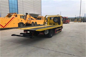 团风非事故拖车